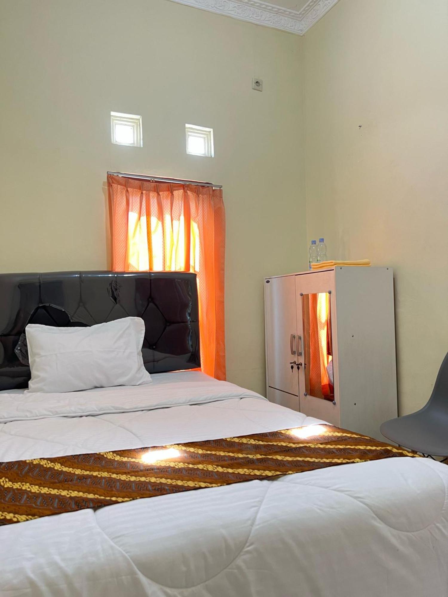 Ndalem Tirta Homestay *