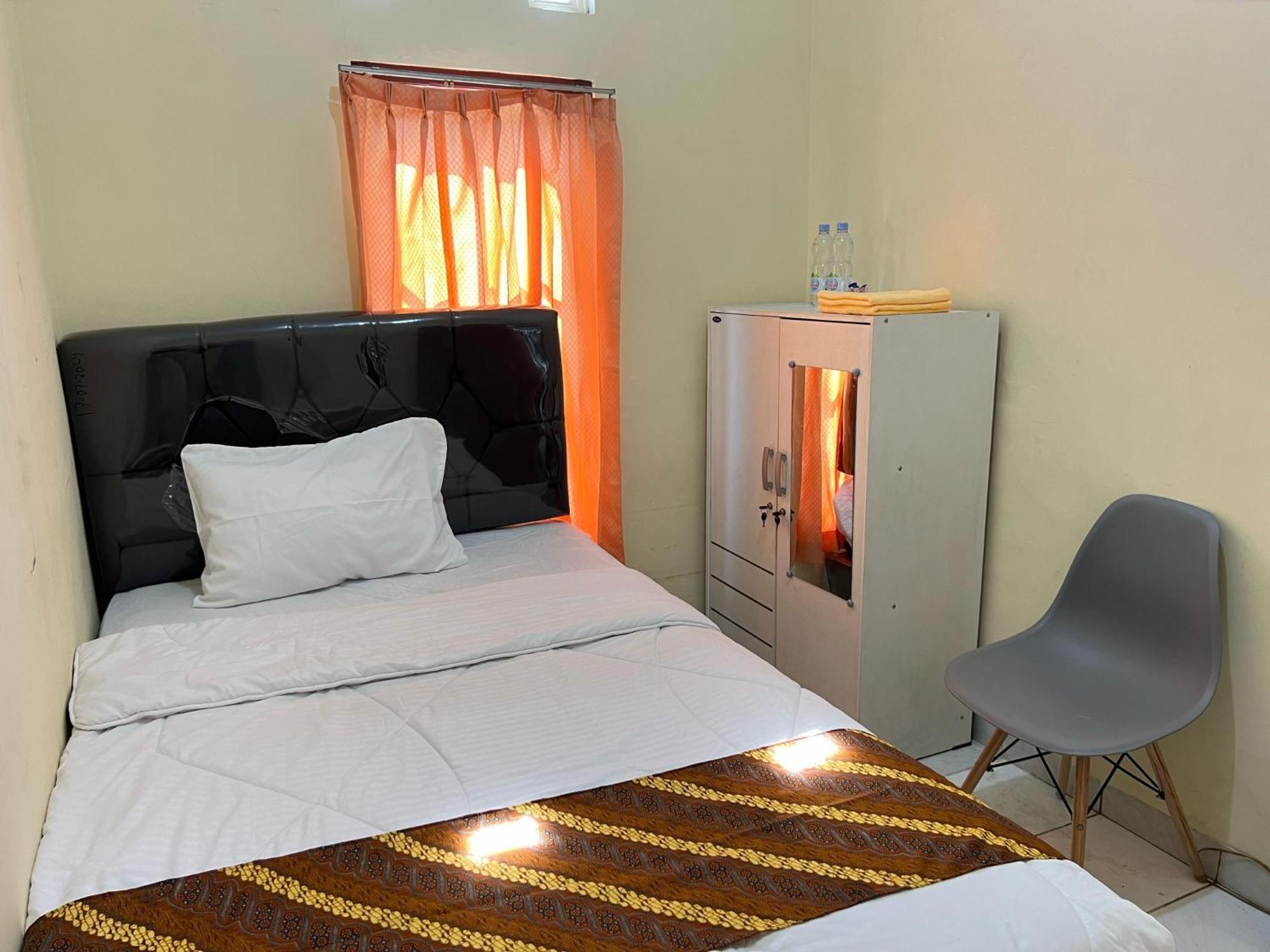 Homestay Ndalem Tirta *